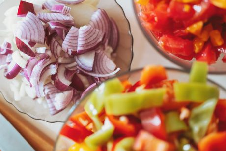 Povrće, crni luk, paprika, paradajz