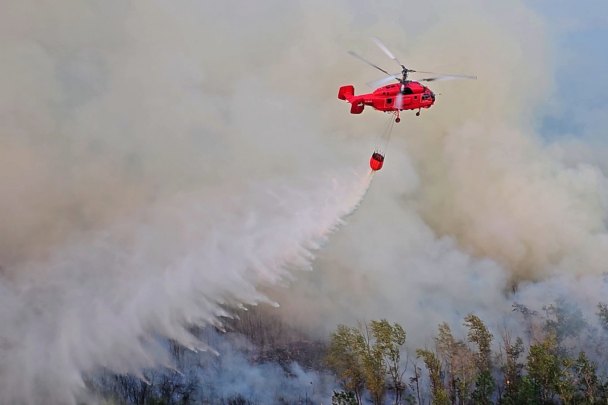 Helikopteri protiv vatrene stihije: Pilot otkriva kako izgleda gašenje požara iz vazduha (VIDEO)