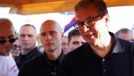 "Lepo je ponekad usporiti i uživati u putu": Predsednik Vučić se fijakerom provozao kroz Belegiš
