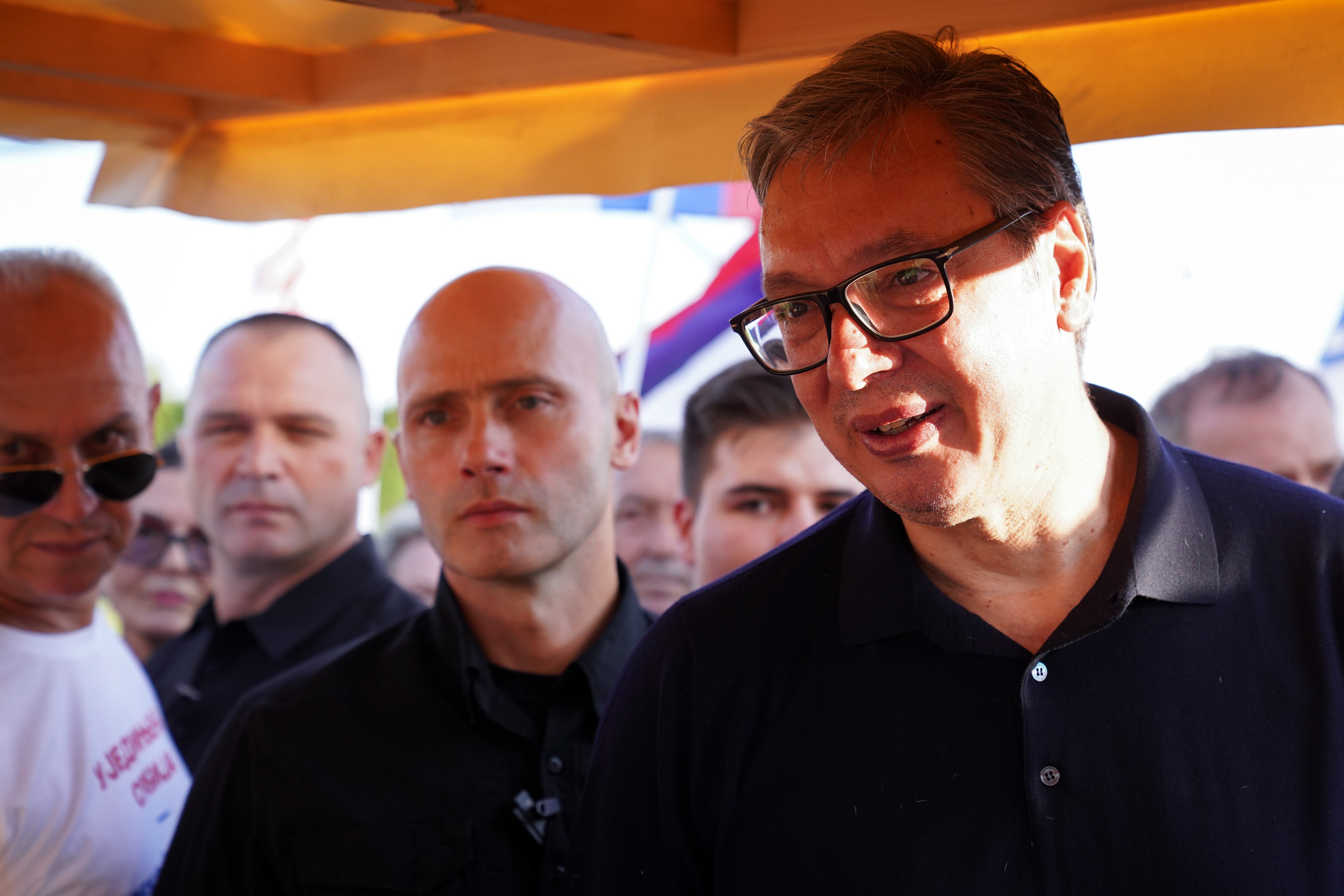 "Lepo je ponekad usporiti i uživati u putu": Predsednik Vučić se fijakerom provozao kroz Belegiš