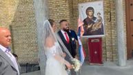 “Zovi Sandru, kaži hitno…” Haos ispred crkve pred venčanje Dejana Kralja i doktorke: “Hoćeš ti da se ženiš?”