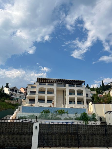 Kuća Bogoljuba Karića u Bokokotorskom zalivu, Herceg Novi