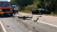 ČUDO NA PUTU SVRLJIG–NIŠ: Preticao kolonu "audijem", zakucao se u kamion i prošao samo sa lakšim povredama