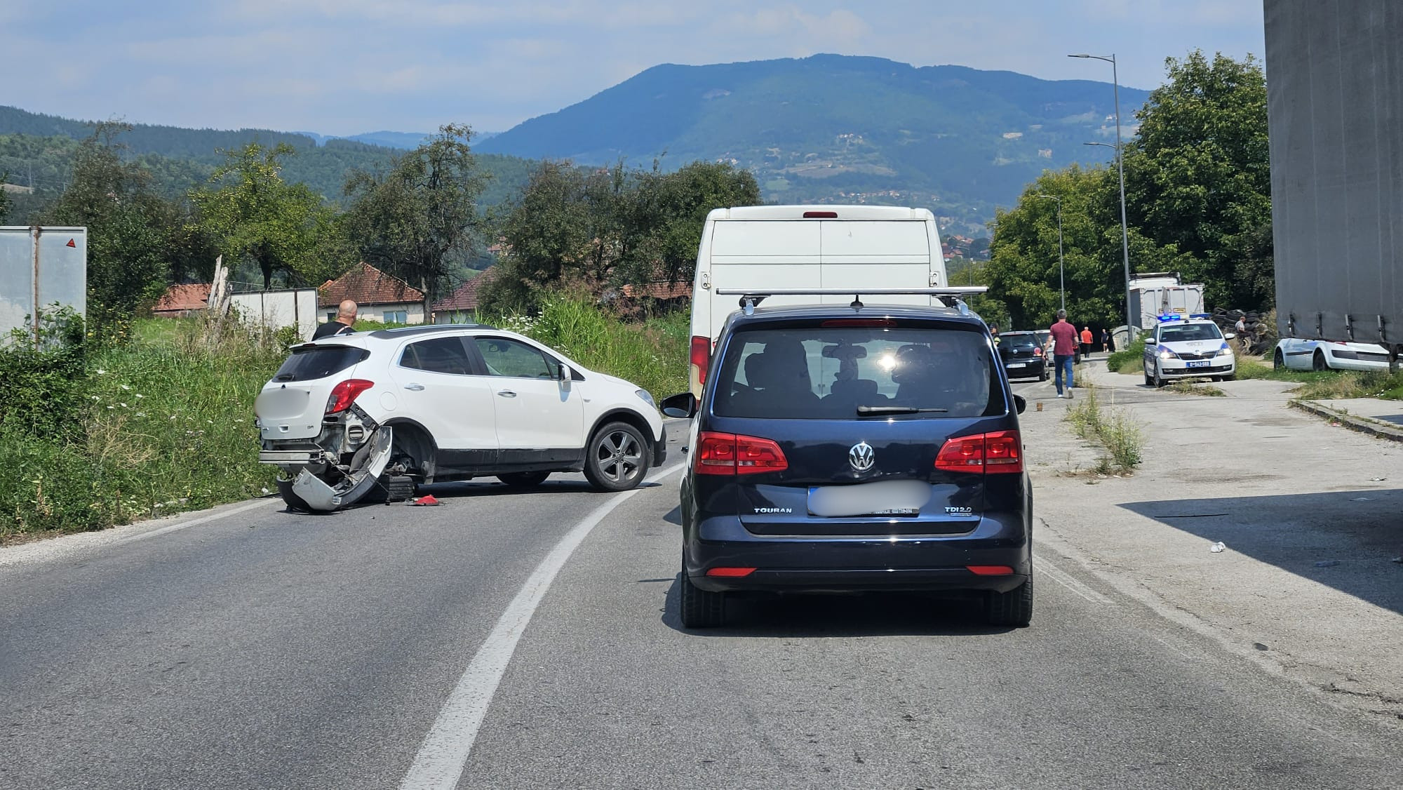 Beograđanin ostao bez oba točka! Pazite kad prolazite ovuda (FOTO)