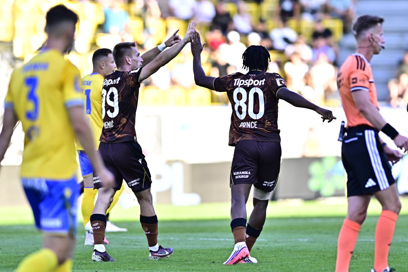 Šta se ovde desilo?! Potencijalni rival Zvezde vodio 3:0 posle 10 minuta, meč završen nikad luđim rezultatom
