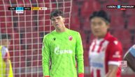 Pogledajte hit reakciju golmana Zvezde (17) kad je video da će sudija gledati VAR i da će dobiti crveni karton