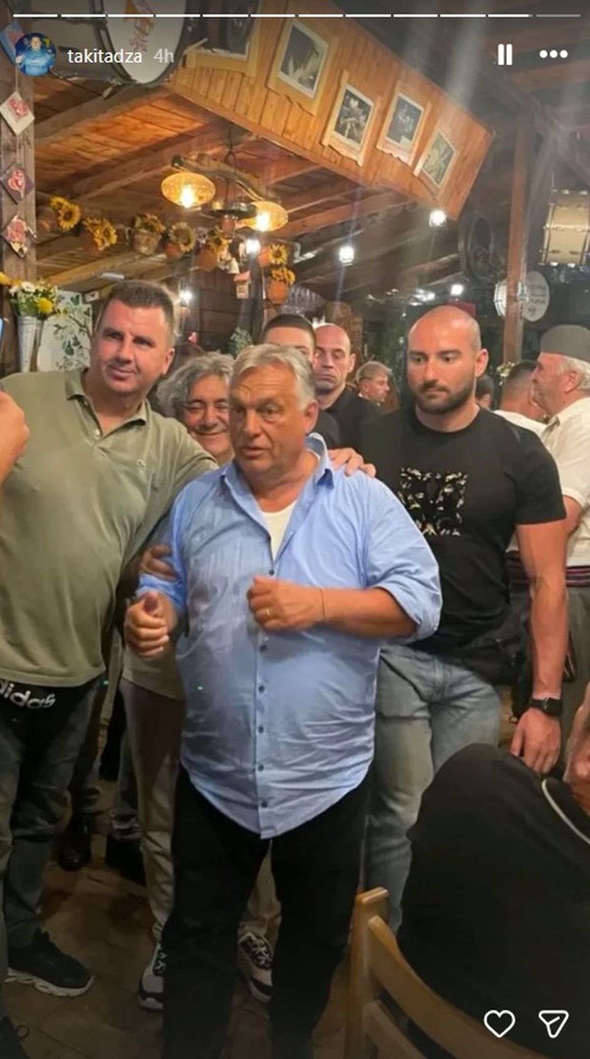 Taki Marinković grli Orbana u kafani: Majin otac sreo političara u Guči, pa prišao njegovom stolu