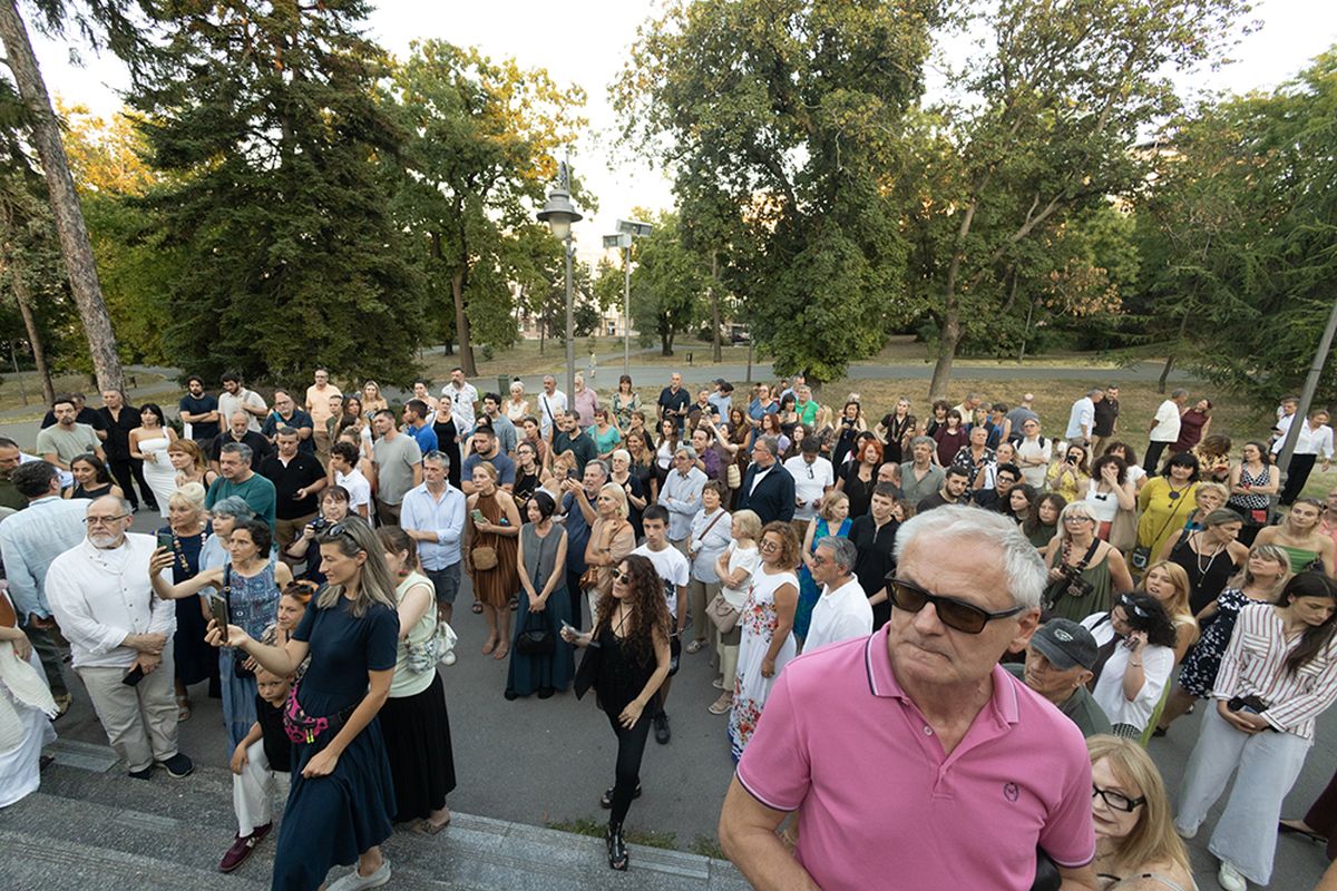U „Cvijeti” preko 200 autentičnih stvaralaca: Otvorena međunarodna izložba „Otisak umetnika“