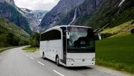 Teška saobraćajna nesreća u Norveškoj, prevrnuo se autobus put turista