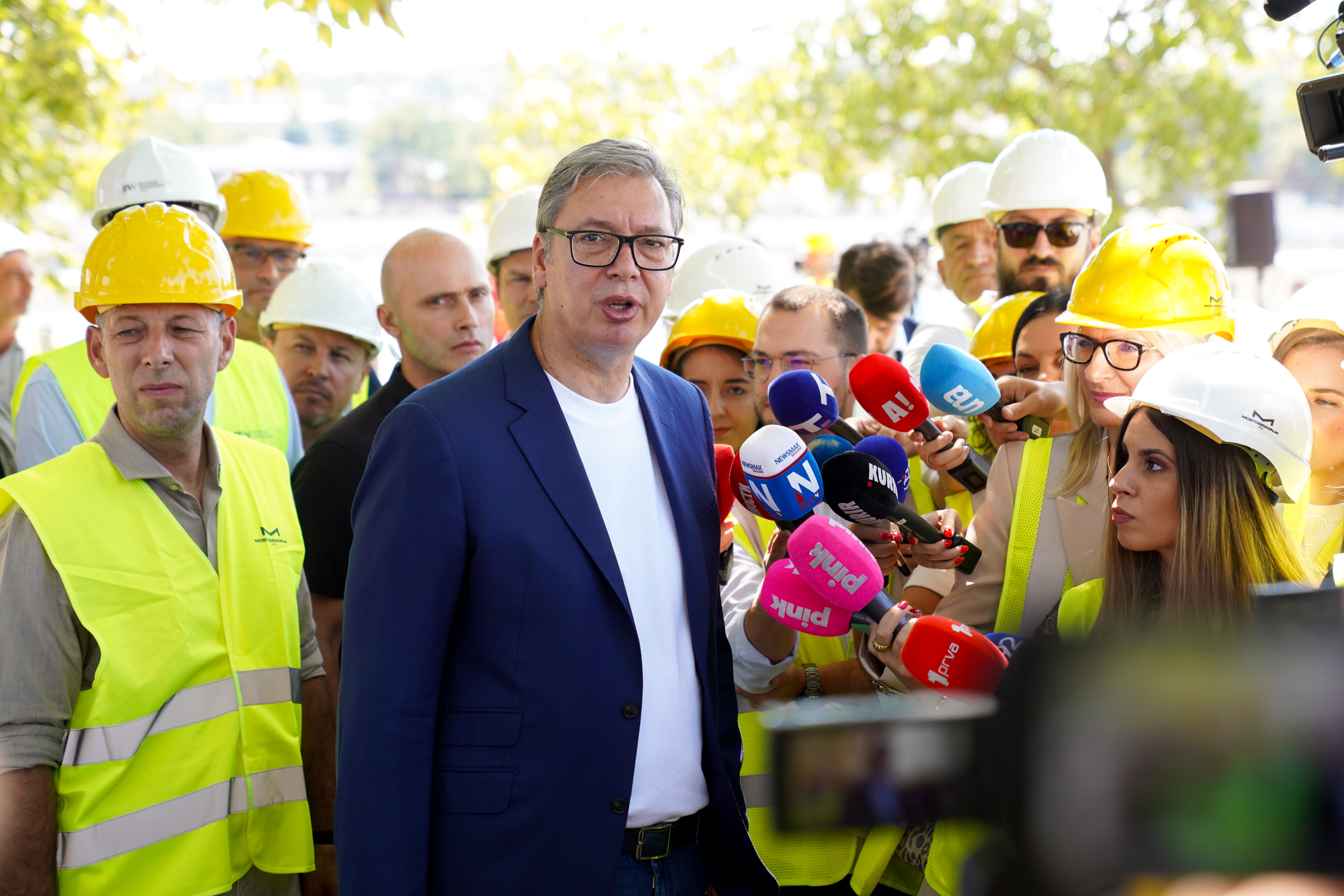 Vučić: Ne sedimo na više stolica, imamo samo svoju - srpsku stolicu