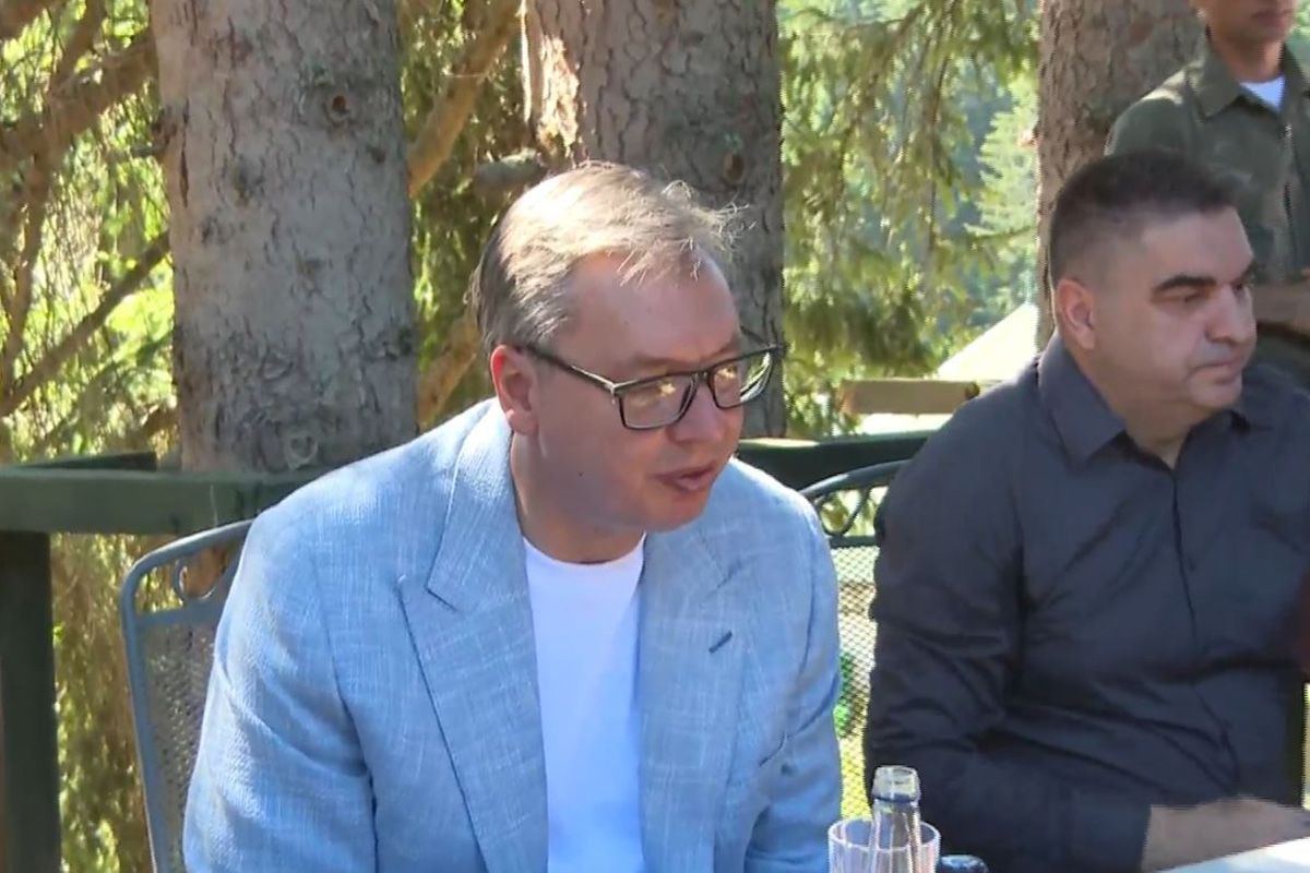 Predsednik Vučić u Prijepolju obilazi završne radove na vrtiću Čarolija