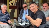 Japanac kojeg prate milioni sreo tri legende u centru Sarajeva, nastao je snimak o kojem priča ceo svet