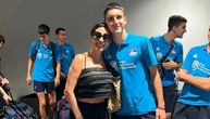 Cecu čekalo iznenađenje na aerodromu: Mladi odbojkaši je zaustavili da se fotografišu, slike postale viralne