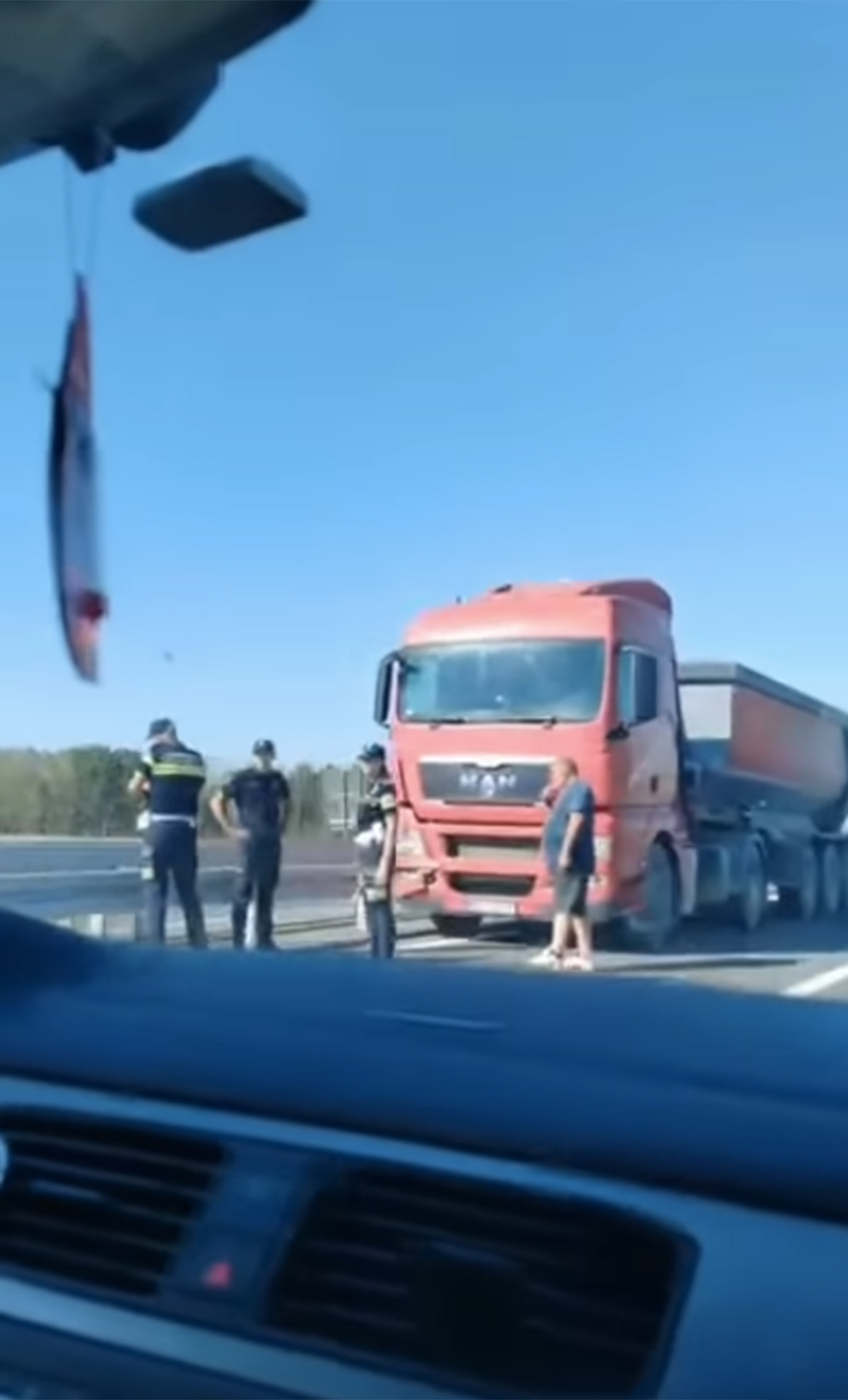 VELIKI OBRT! Šleper snimljen u kontrasmeru u levoj traci auto-puta Šabac-Loznica: Evo šta se zapravo dogodilo