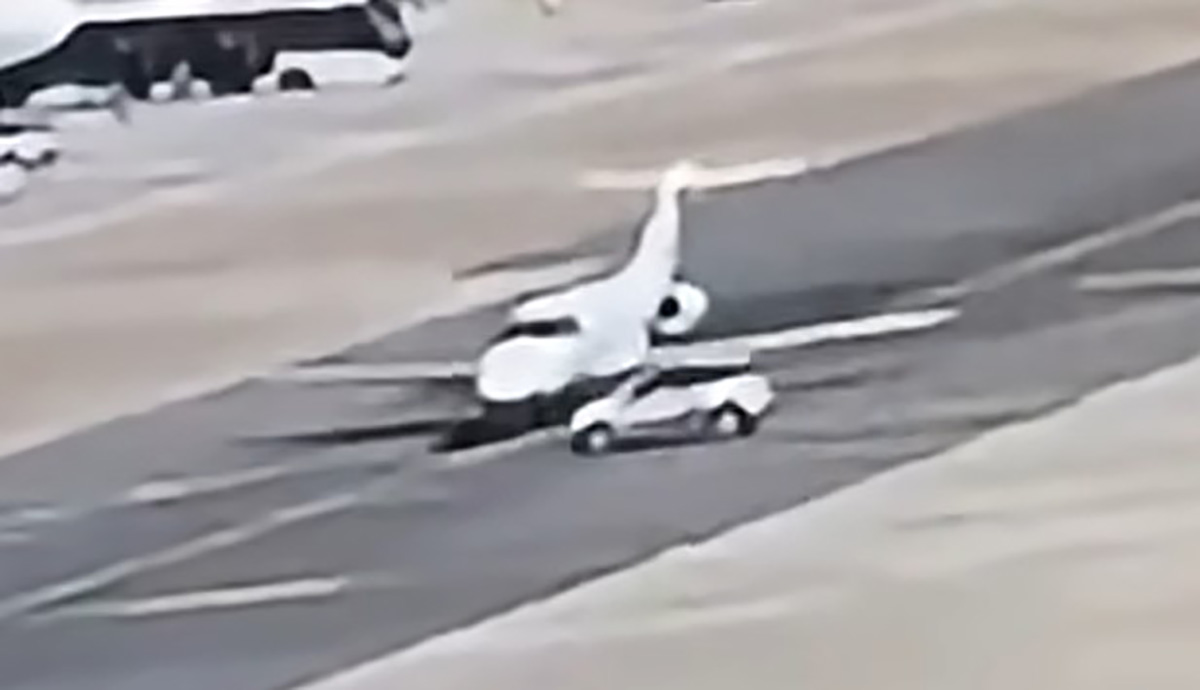 Fiat Panda se zakucao u poslovni mlaznjak na aerodromu: Bizaran incident u Milanu
