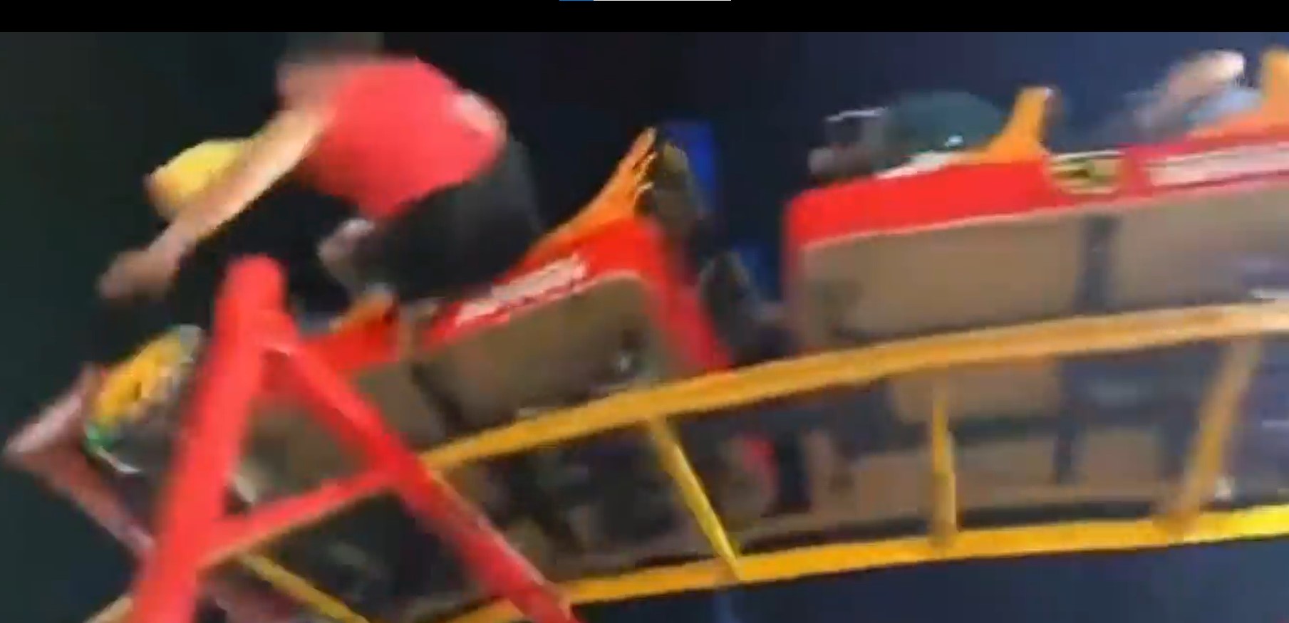 JEZIV INCIDENT U LUNA PARKU Žena ispala iz rolerkostera, pa pala na beton: Posetioci ostali šokirani prizorom