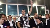 Turci dočekali Dušana kao cara: Vlahović podigao tri prsta, a ono što je posle uradio bacilo Bešiktaš u trans