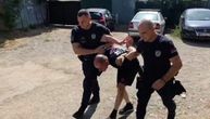 Pretio pištoljem u Novom Sadu! Uhapšen državljanin BiH zbog 9 krivičnih dela, u torbi nosio britvu