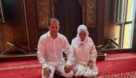 Estradni par se venčao u džamiji: Naš pevač se zakleo na večnu ljubav partnerki, isplivale fotke sa venčanja