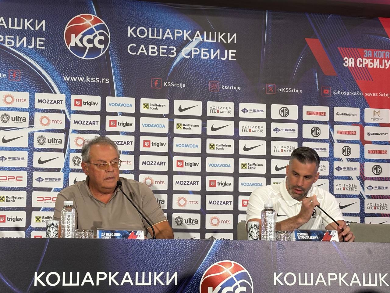 Dušan Alimpijević dobio pitanje o Vlahoviću, pa nasmejao salu: "Znam da neće imati problem sa skandiranjem"