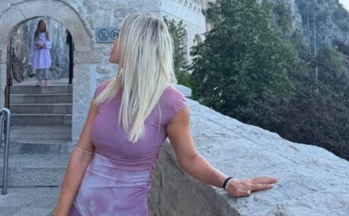 "Pogled ledi krv!" Voditeljka Pinka snimila jeziv požar u Crnoj Gori! Spavala pod Ostrogom pa se javila u zoru