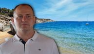GLEDAM JE, TONE, ALI DETE DRŽI IZNAD VODE Nišlija Ivan uleteo u podivljalo grčko more i u satu spasio 3 ŽIVOTA