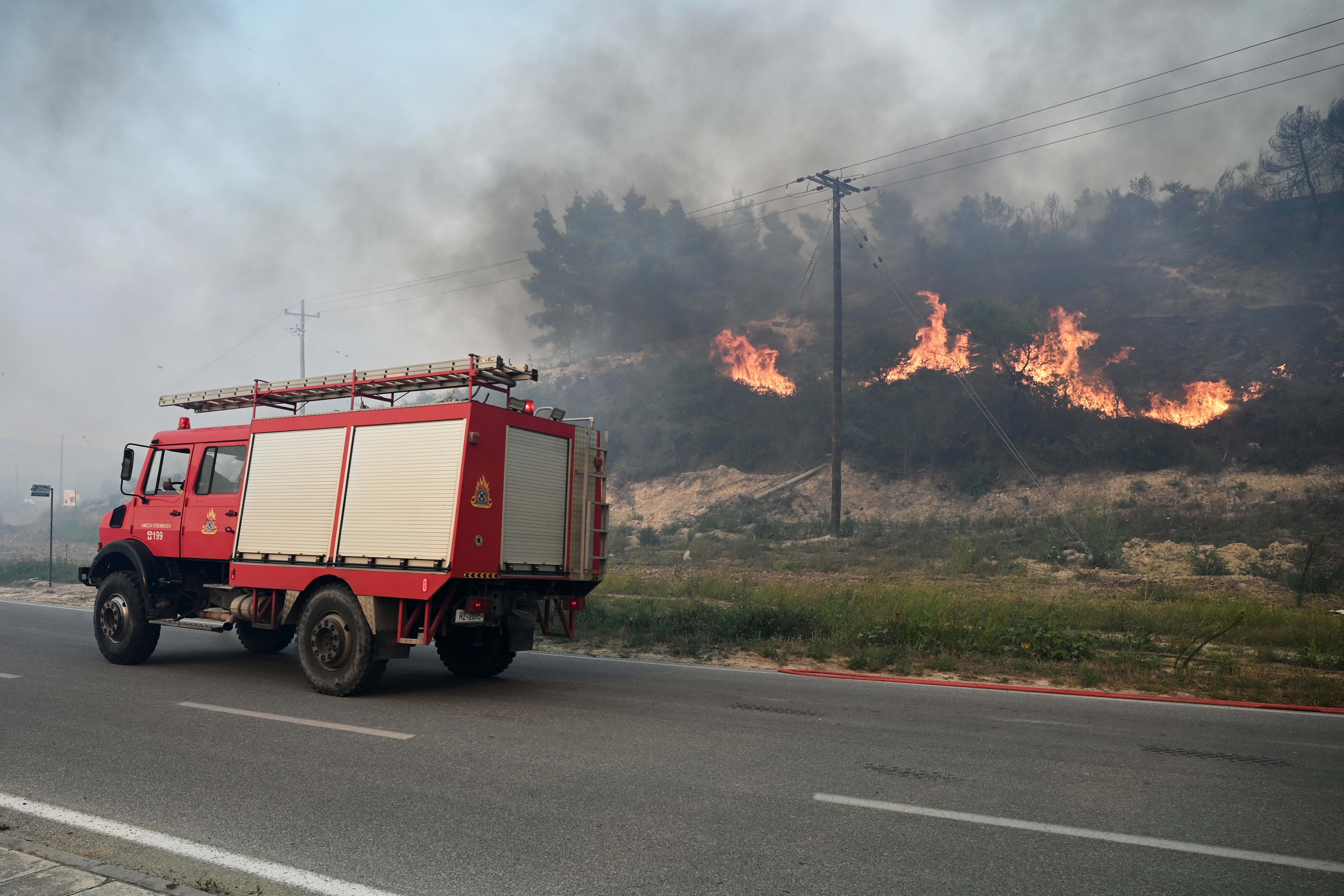 Požar kod Sivirija jenjava ali opasnost ne prolazi: Evo zašto vatrogasci ne napuštaju teren