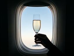 Avion, vino, šampanjac
