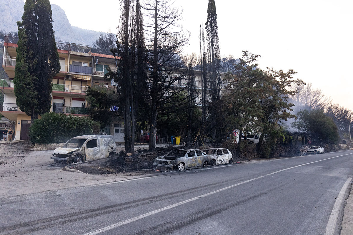 Automobil je sagoreo u požaru: Kasko može da isplati štetu, ali samo pod ovim uslovima: Evo uputstva