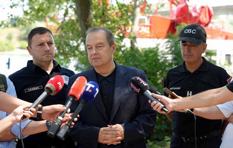Ministar Ivica Dačić,Deliblatska peščara požar,Vatrogasci, Brod