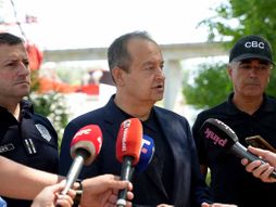 Ministar Ivica Dačić,Deliblatska peščara požar,Vatrogasci, Brod