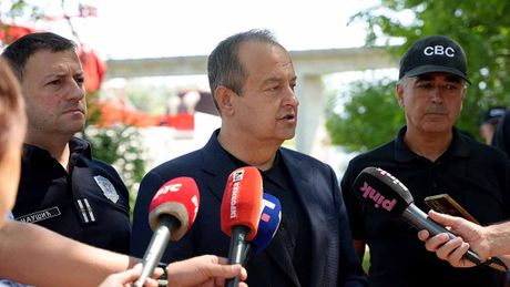 Ministar Ivica Dačić,Deliblatska peščara požar,Vatrogasci, Brod