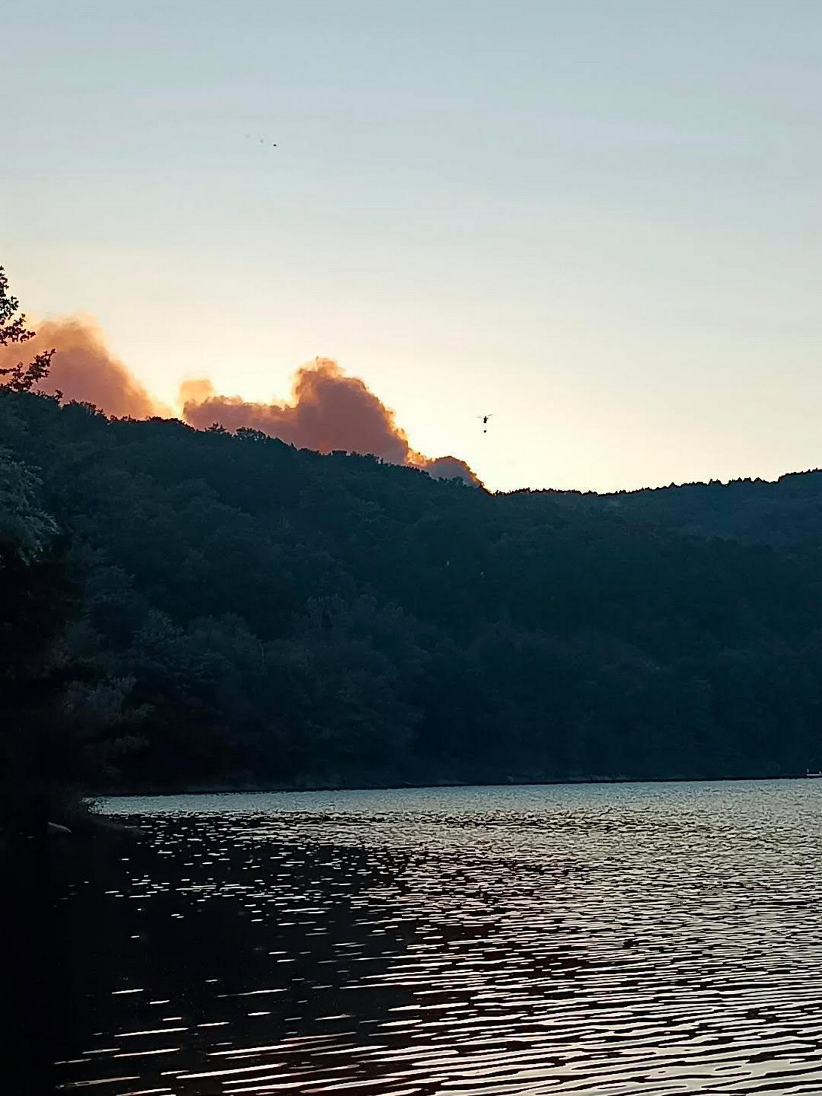 "Neka nam je Bog u pomoći" Stravične scene iz okoline Aleksinca: Požar guta sve pred sobom, širi se do kuća