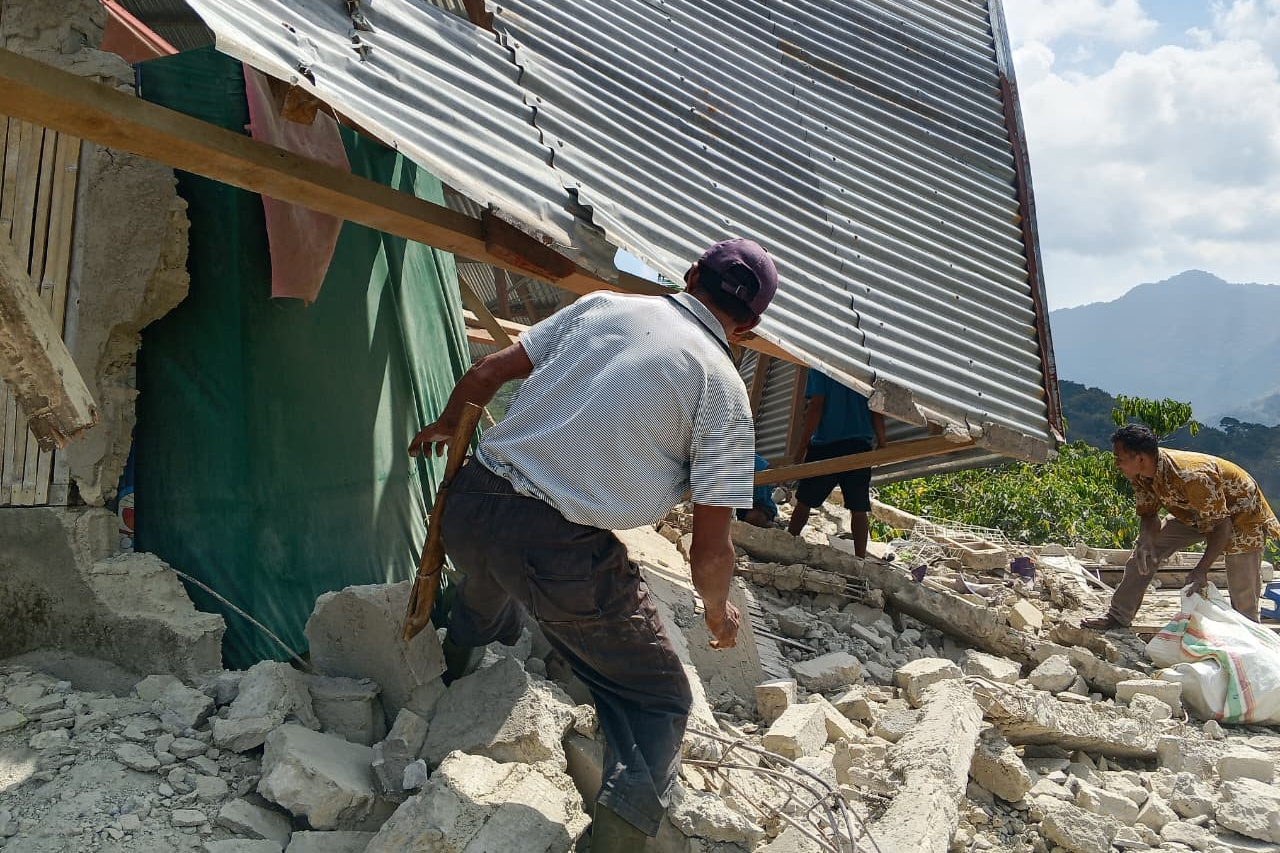 Razorni zemljotres u Indoneziji odneo najmanje 47 života: Zgrade sravnjene sa zemljom