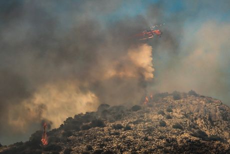 Šumski požar na ostrvu Salamina, Grčka