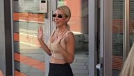 Jovana Jeremić napustila bolnicu: Jedva hoda, a nove grudi pupe iz steznika - svima pokazala 425 kubika