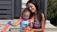 Bivša voditeljka rodila ćerku rijaliti zavodniku: Objavila sliku kraj bazen sa naslednicom pa raznežila sve
