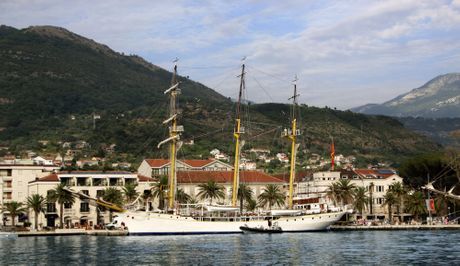 Crna Gora, Tivat, brod Jadran