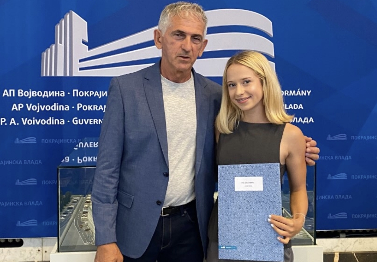 Dolazi iz istog grada kao Ivana Španović, i ona je "promenila" disciplinu i srušila rekord