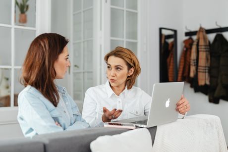 žene, pričaju, two women talk