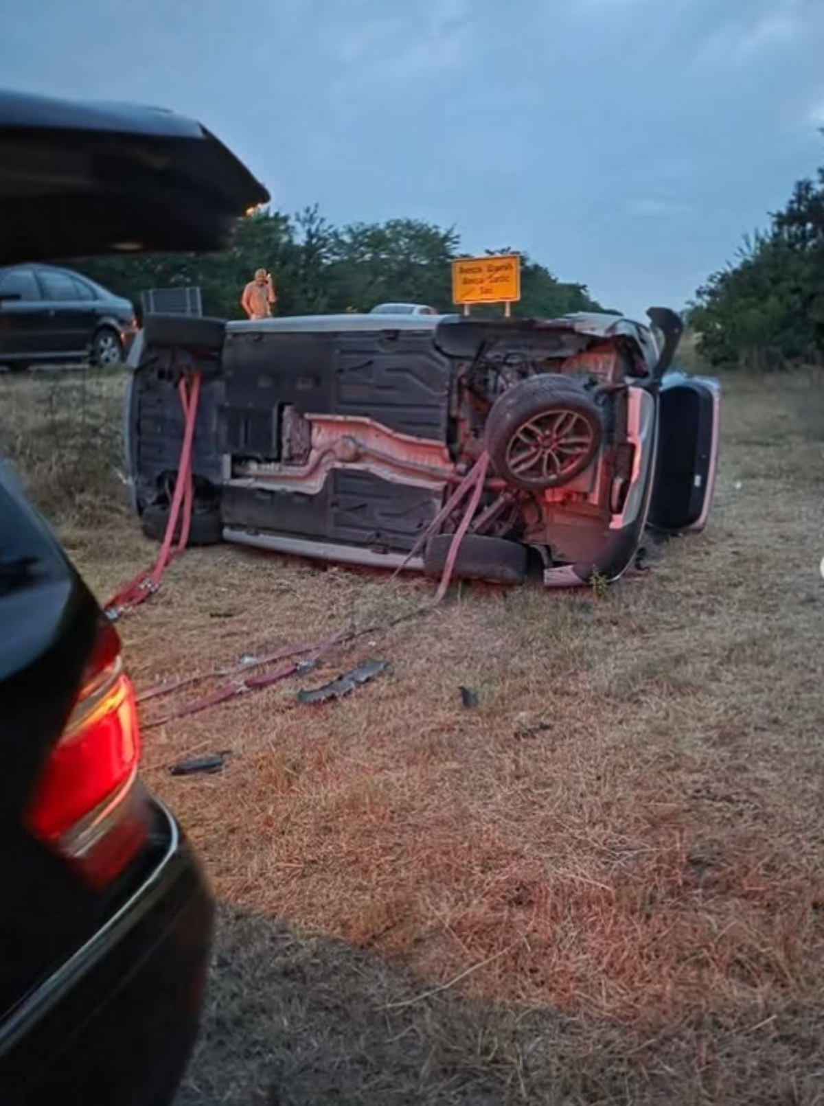 Dete bilo u autu kad je došlo do nezgode: Saobraćajka u selu kod Sombora, auto prevrnut, drugi skroz slupan