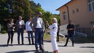 Vučić u Pejkovcu obilazi preduzeće za ambalažu "Kesa" i razgovara sa meštanima