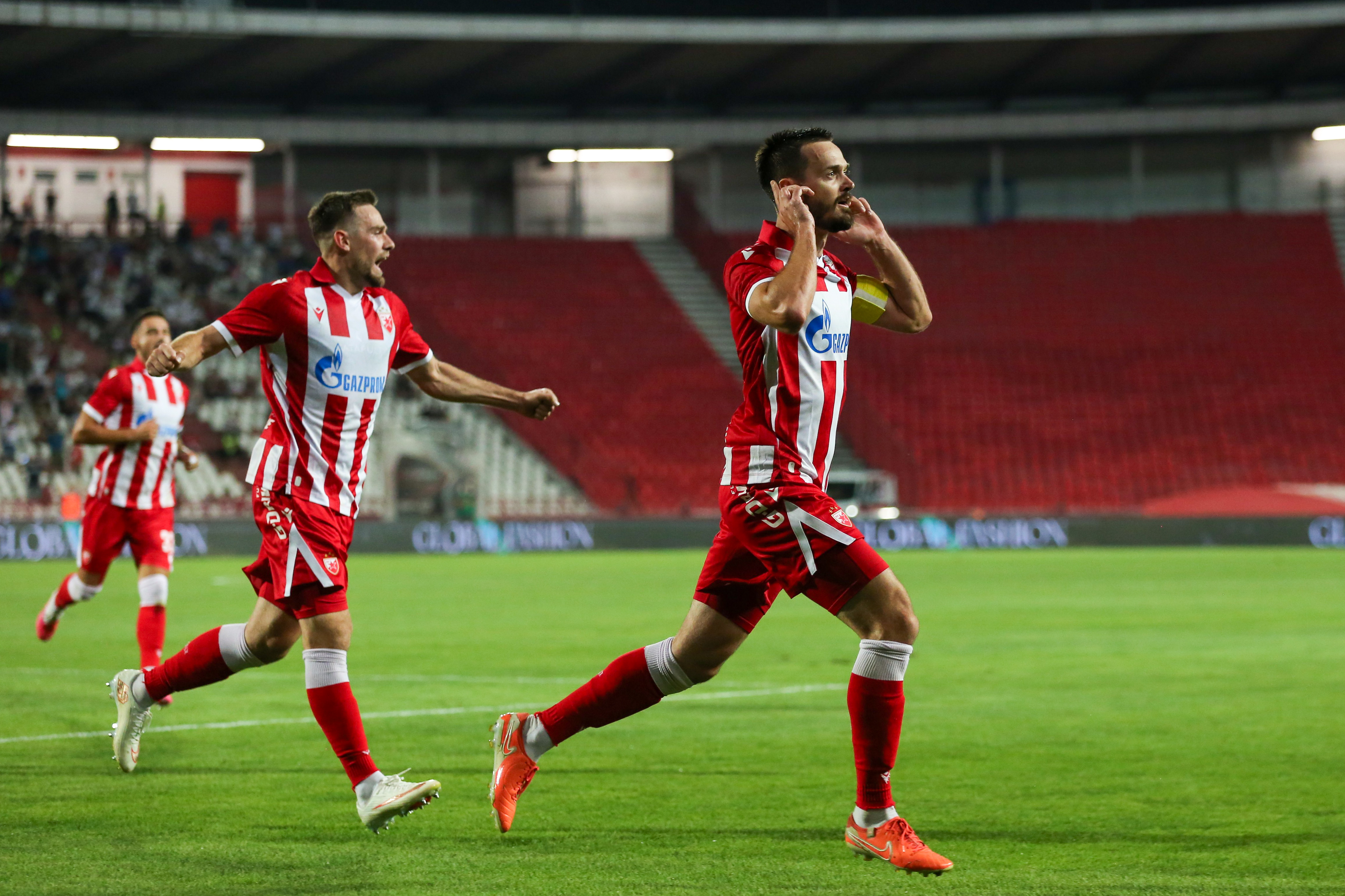 Majstorski pas Elšnika, rutinska egzekucija Ivanića: Ovako je Zvezda povela protiv Viktorije na Marakani