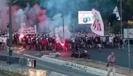Delije napravile ludnicu na ulicama Beograda pred meč sa Viktorijom! Pogledajte korteo Zvezdinih navijača