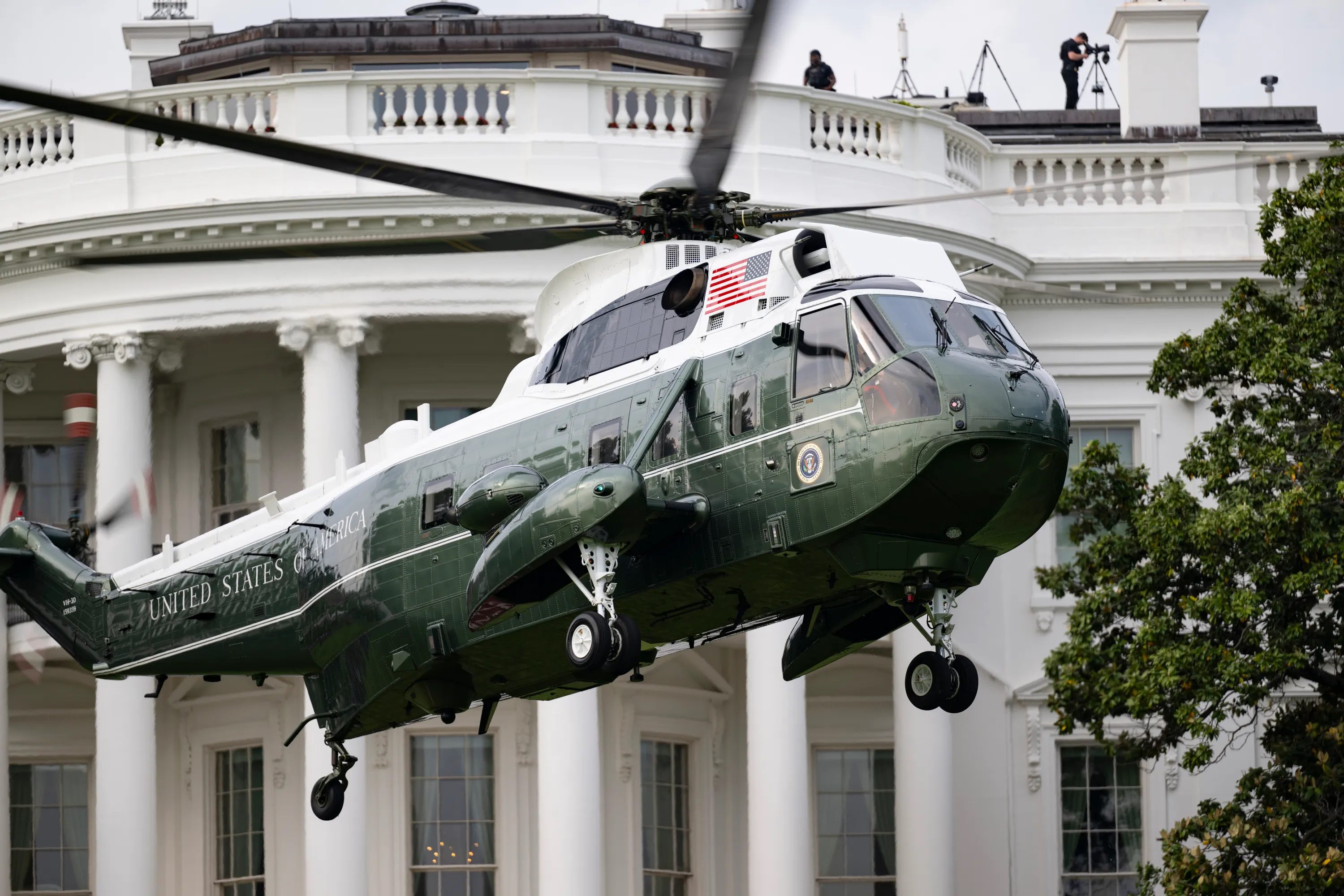 Otkriven uzrok incidenta sa Trampovim helikopterom Marine One: Kontrola nije dobila najavu poletanja