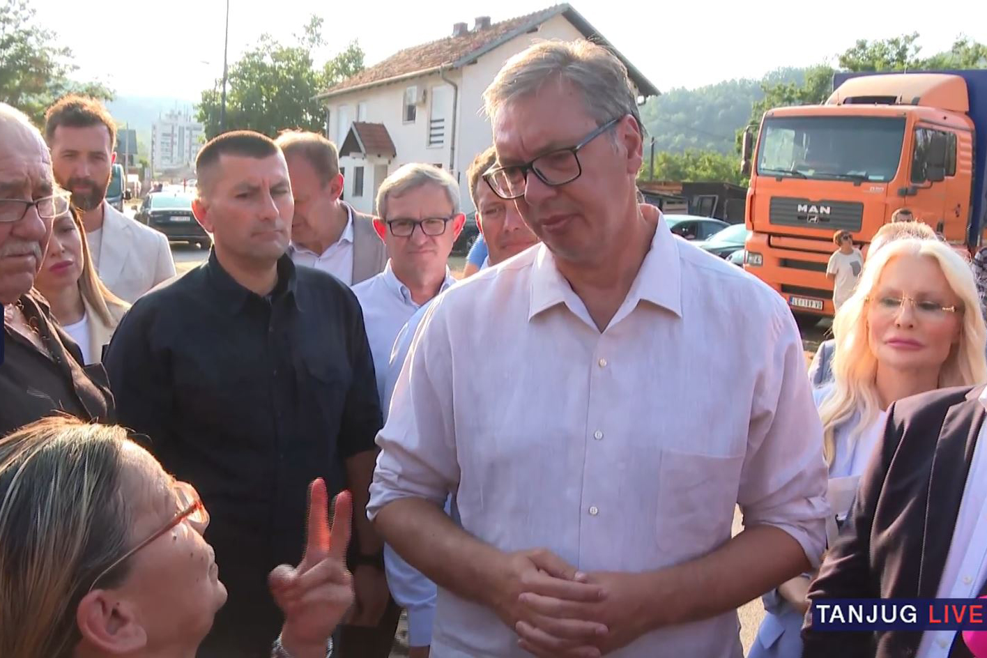 Vučić: Za mesec dana počinje obnova OŠ "Radovan Kovačević Maksim" u Lebanu