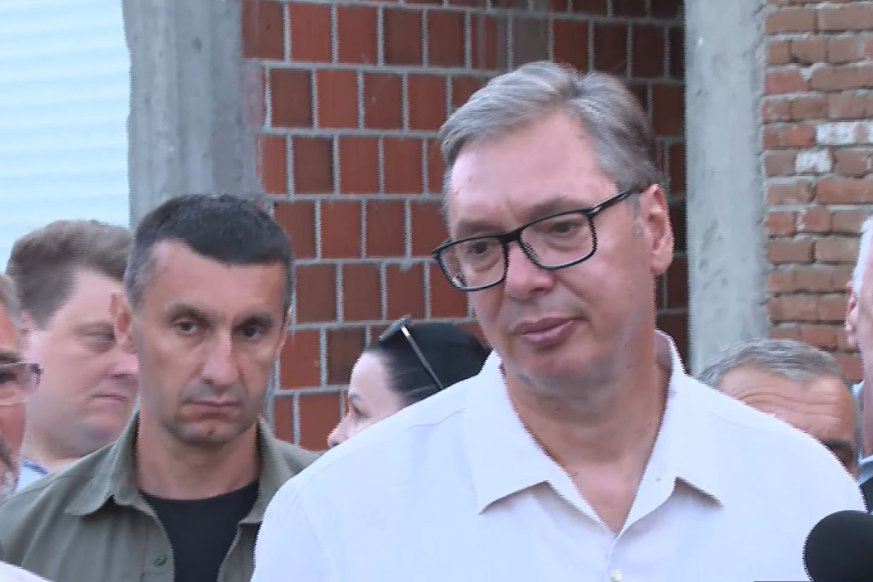 Vučić obilazi domaćinstvo Ilića u Kacabaću, u opštini Bojnik