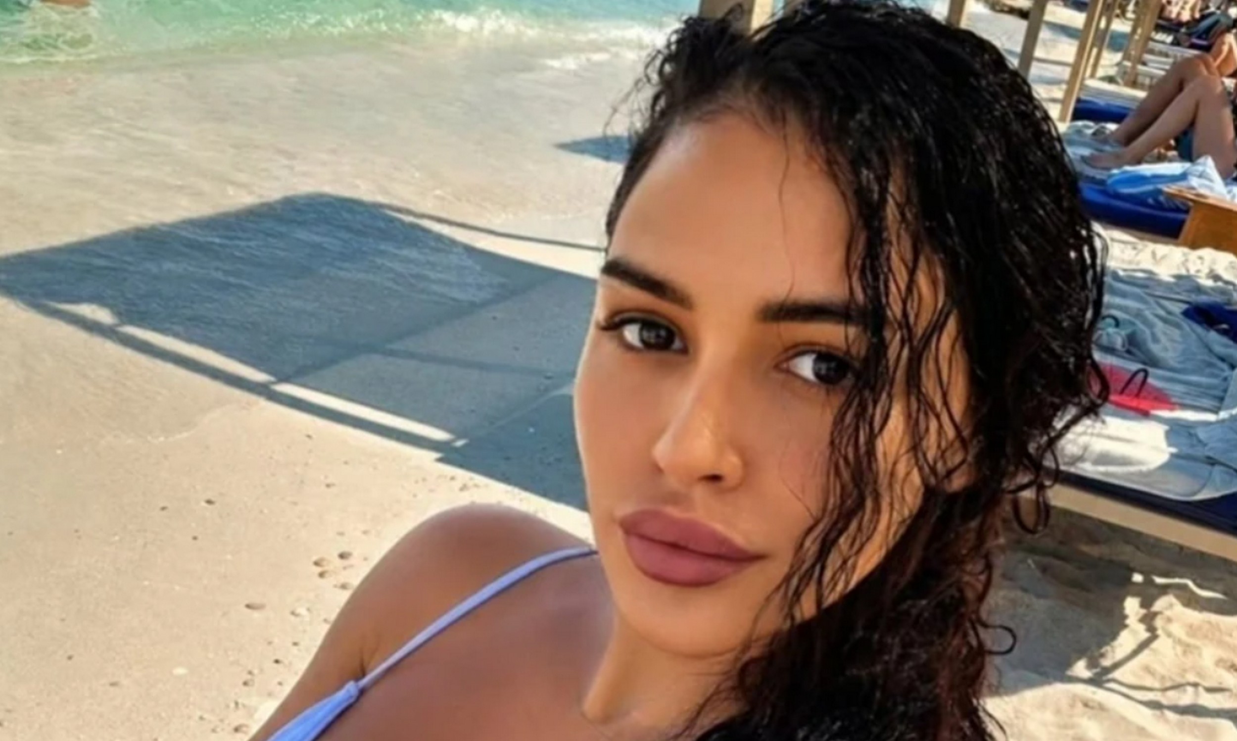 Aleksandra mami uzdahe muškaraca u bikiniju: Pokazala rasne obline, sevnula i tetovaža - nema ravnodušnih