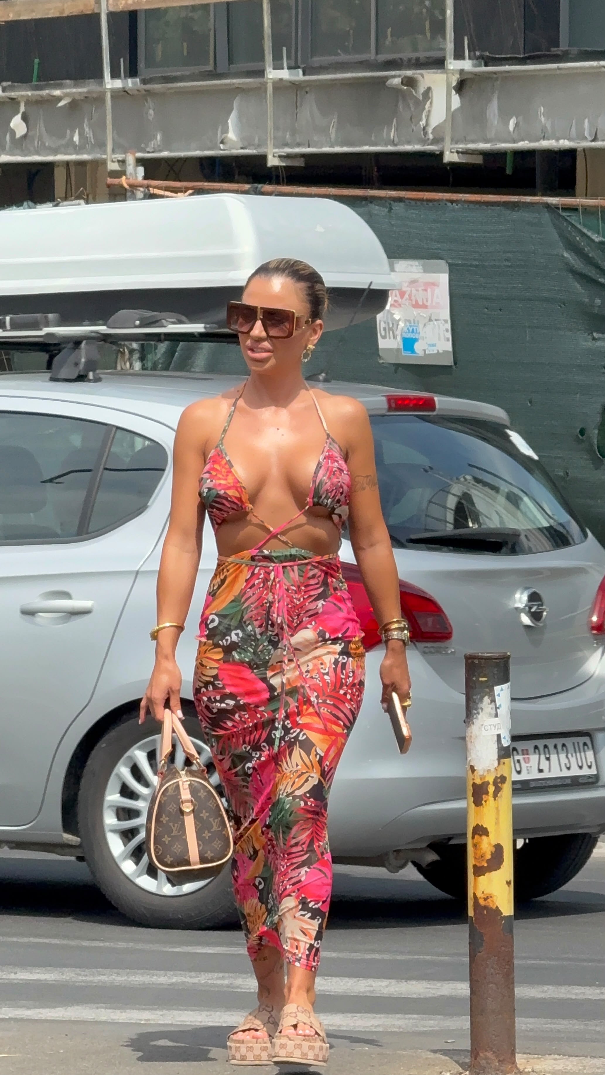 Rijaliti zvezda stigla na Pink! Napravila pometnju sa dekolteom do pupka - prozvala bivšeg dečka: "Nova tura!"