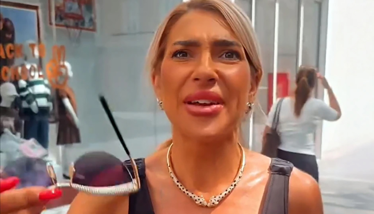 "Vlasnik mi je poklonio pola radnje" Jovana prošetala centrom Beograda silikone "Kao kraljica da je došla"